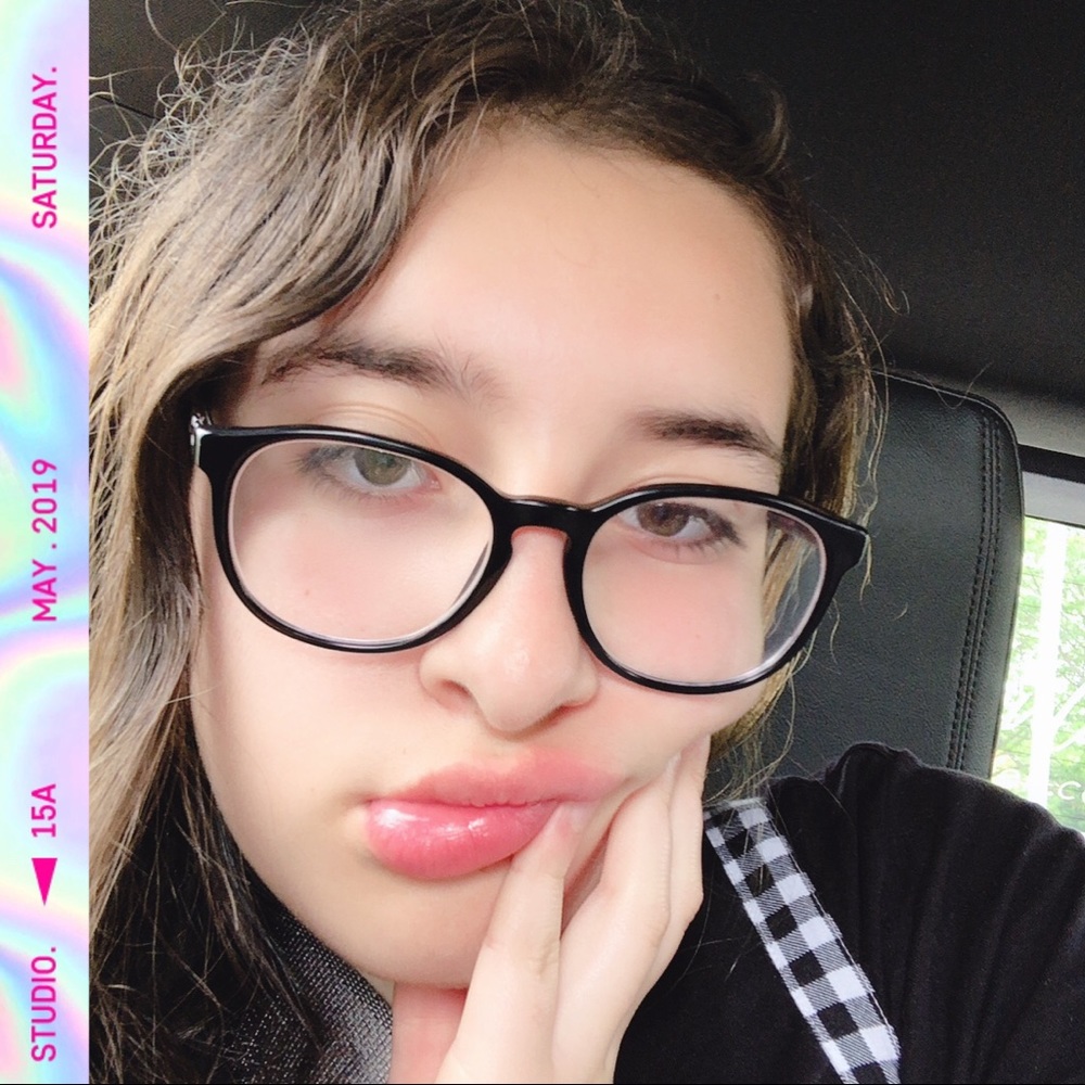 Meet your Posher, Mia